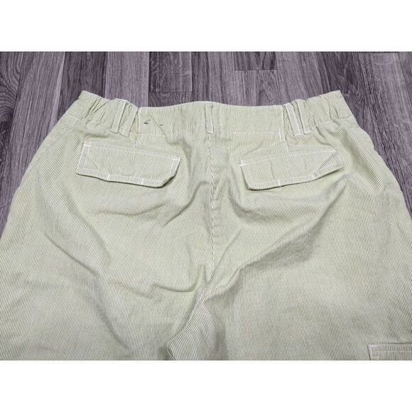 Chicos Womens Size 2 Cargo Pockets Green White Striped Cotton Capri Pants - Picture 3 of 10